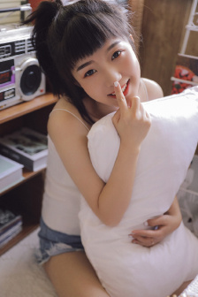 女拥